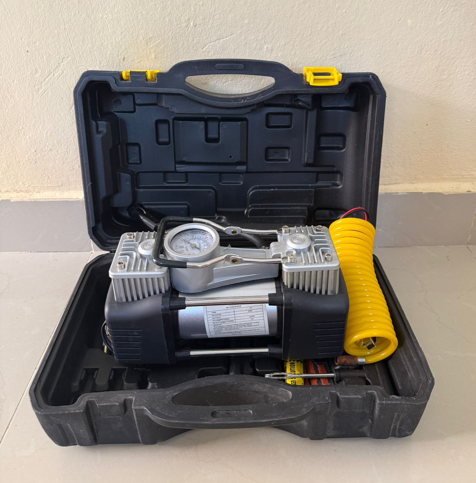 Compresor de Aire Portátil 12V con Maletín – Inflador Profesional